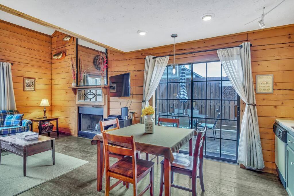 3 Bedroom Log Cabin Condo Close To Everything! Branson Exteriör bild